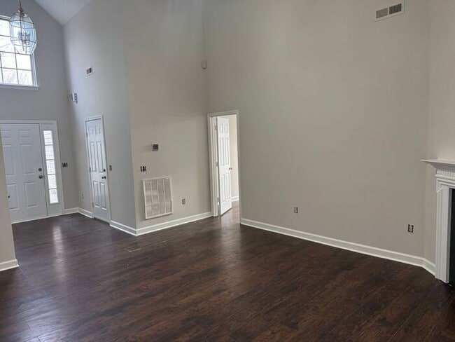 Building Photo - Great 3 bedroom with garage!