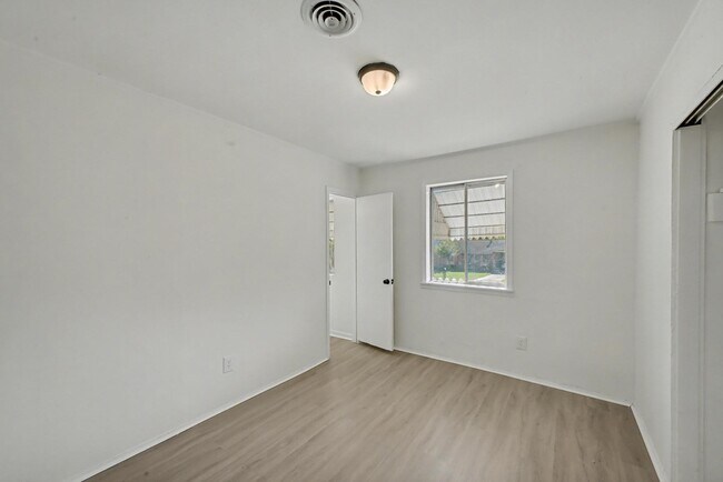 Building Photo - 2709 Lumpkin Rd