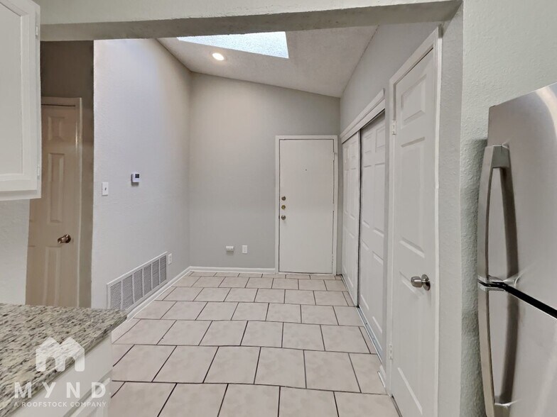 Building Photo - 156 High Pointe Ln