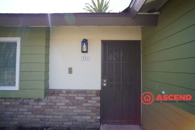 Building Photo - 3 Bed / 2 Bath Home on 2 Acres of Cattle L...