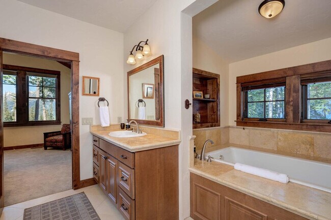 Building Photo - 14 Peaks View Dr