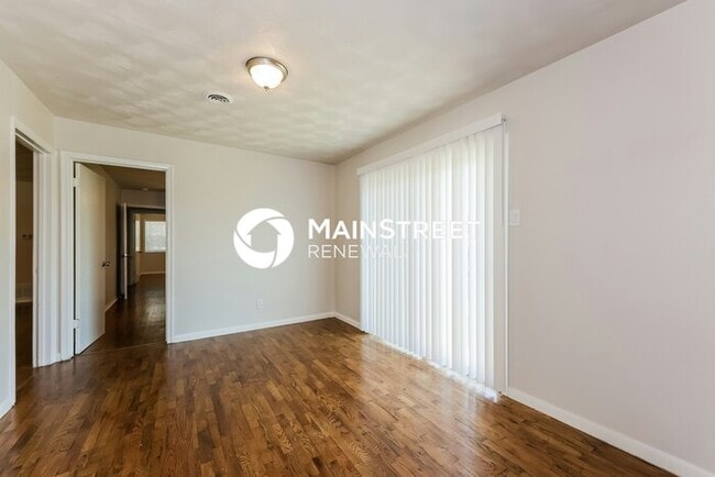 Building Photo - 3 Bedroom Pet-Friendly Home in Farmers Branch, TX with Main Street Renewal