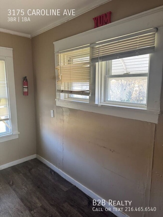 Building Photo - 3175 Caroline Ave