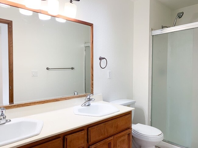 Building Photo - Charming 3 Bedroom 2 Bath Home in the Pock...