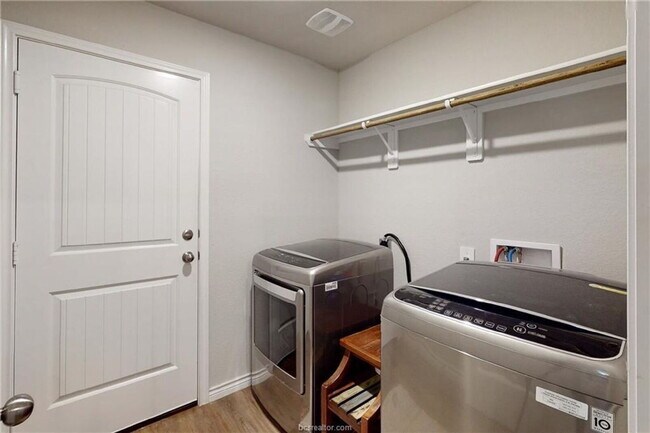 Building Photo - 6214 Darlington Ave