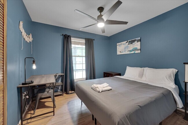 Building Photo - 409 Northclift Dr