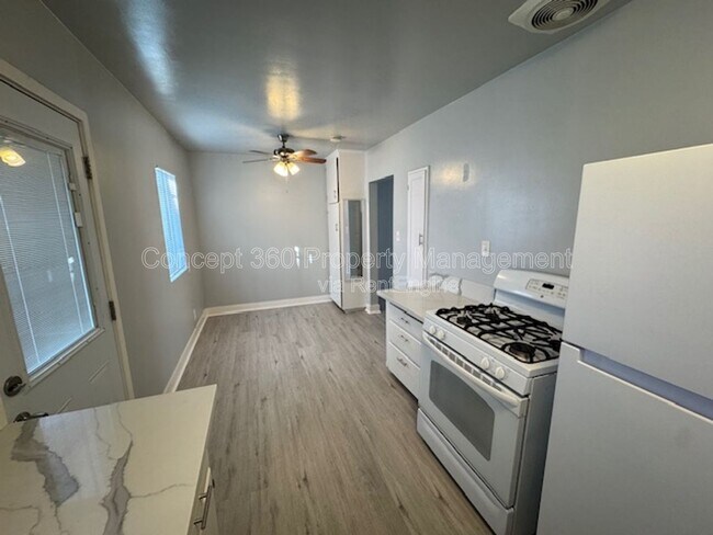 Building Photo - 1834 Cedar Ave