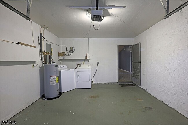 Building Photo - 3818 SW 7th Pl