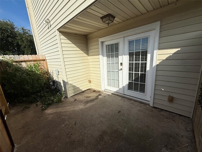 Building Photo - 18101 Heritage Ln