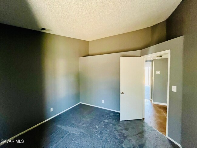 Building Photo - 4645 Alojar Ln