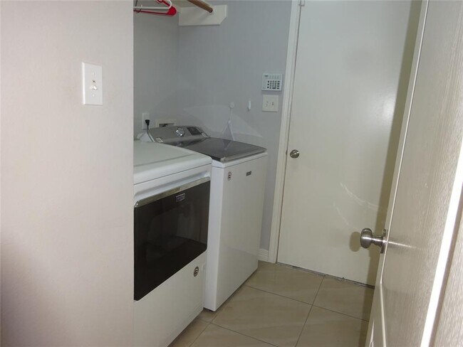 Building Photo - 4022 Kristin Lee Ct