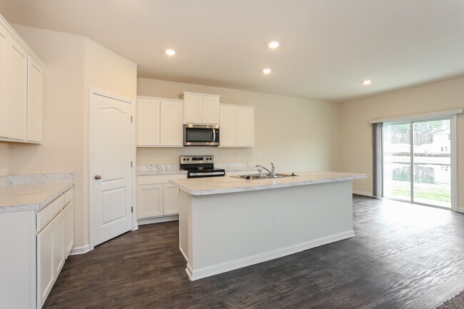 Building Photo - 145 Ashwood Cir