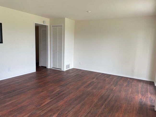 Building Photo - Spacious Admirals Cove Home with Recent Up...