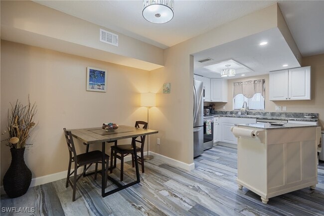 Building Photo - 16001 Amberwood Lake Ct