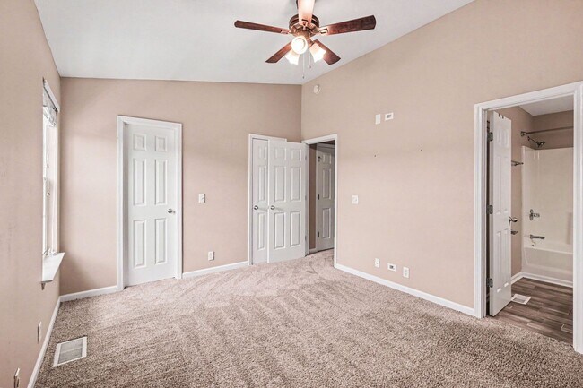 Building Photo - Charming Townhome near Percy Priest