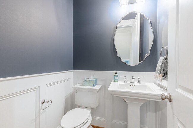Building Photo - 7018 Statendam Ct