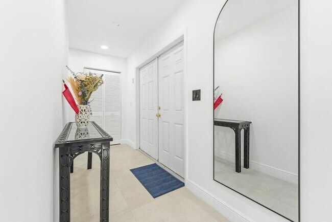 Building Photo - 245 Sandpiper Ave