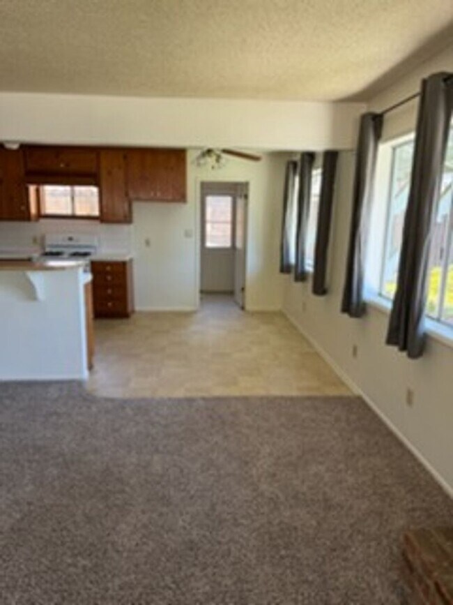 Building Photo - Move-In Ready Mountain Retreat with Garage Near Frazier Park & Los Padres Forest