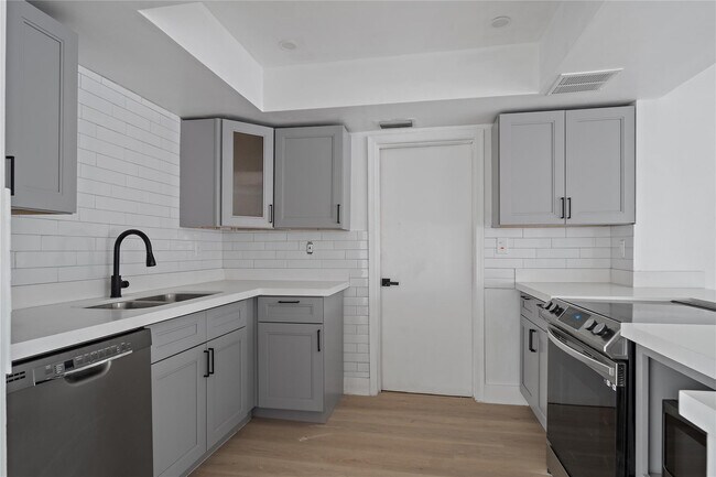 Building Photo - 4510 NW 49th Dr