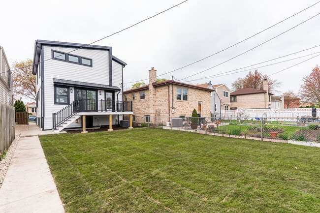 Building Photo - 4129 N Oketo Ave