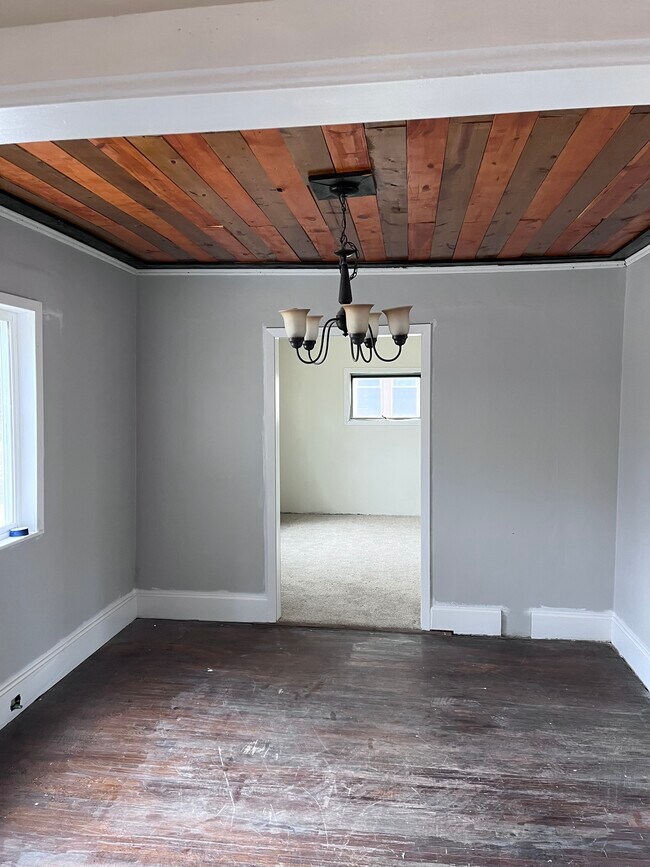 Building Photo - 108 Linden Ave