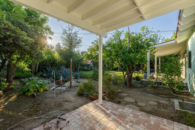 Building Photo - Charming Rustic 3BD/2BA Home in Peaceful C...