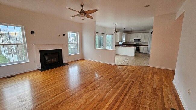 Building Photo - 2719 Colonial Dr