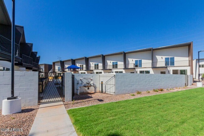 Building Photo - 3426 E University Dr