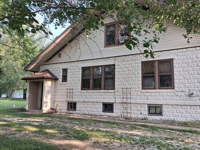 Building Photo - 4 bedroom home in Galien, MI