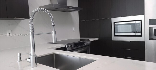 Building Photo - 250 Sunny Isles Blvd