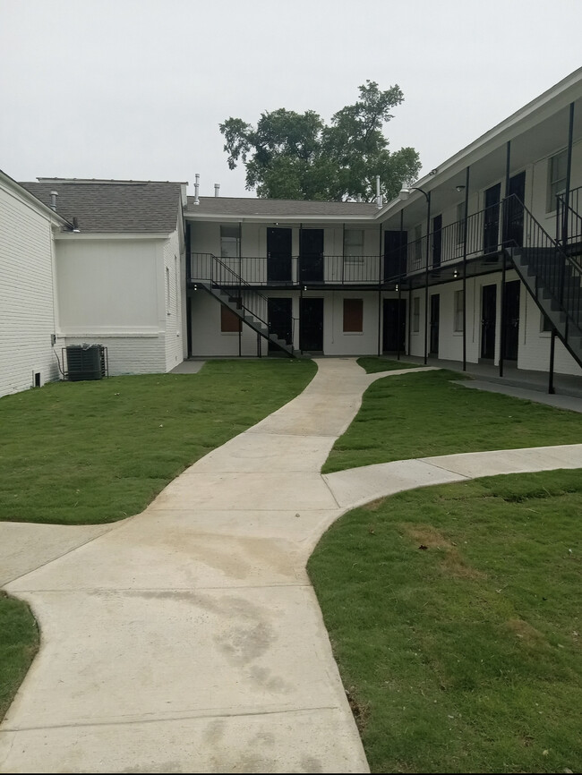 Primary Photo - Looney Apartments