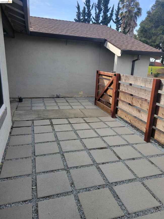 Building Photo - 906 Coral Dr