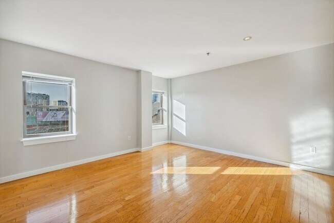 Building Photo - No Brokers Fee, Central Kenmore Sq. Location, Large Unut, Stainless Steel Kitchen Appliances