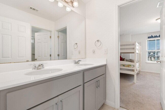 Building Photo - 232 Manassas Dr