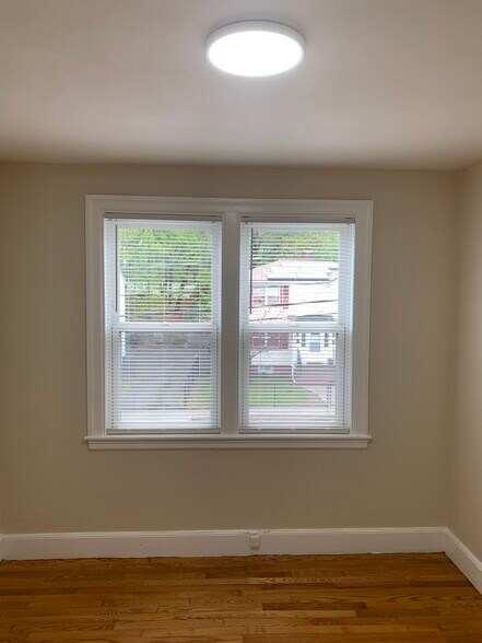 Building Photo - 42 Meadowbank Ave