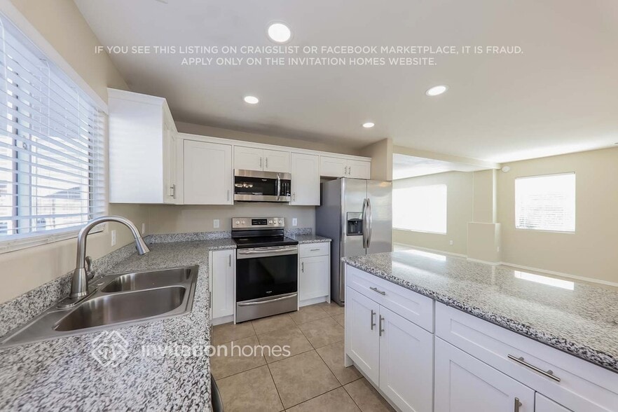 Building Photo - 3215 W Salter Dr