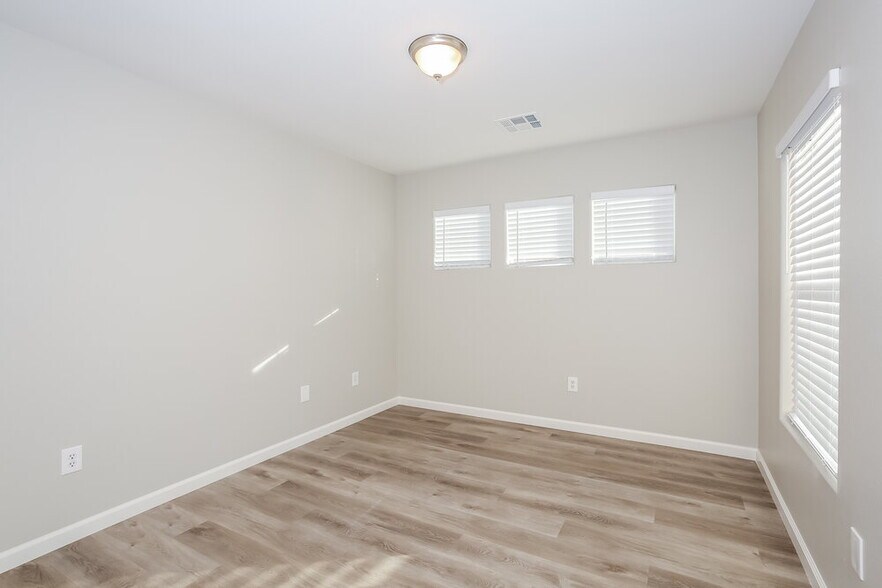 Building Photo - 4032 Benevolent Dr