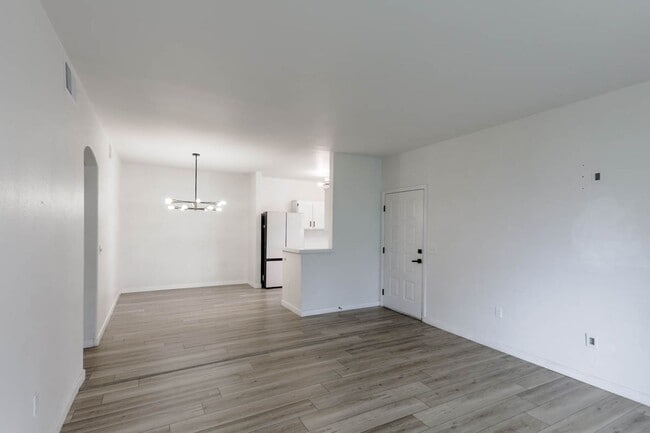 Building Photo - 3 Bed Condo In Gated West Side Community