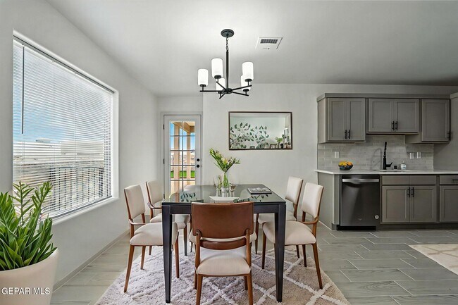 Building Photo - 941 Sandhurst Pl