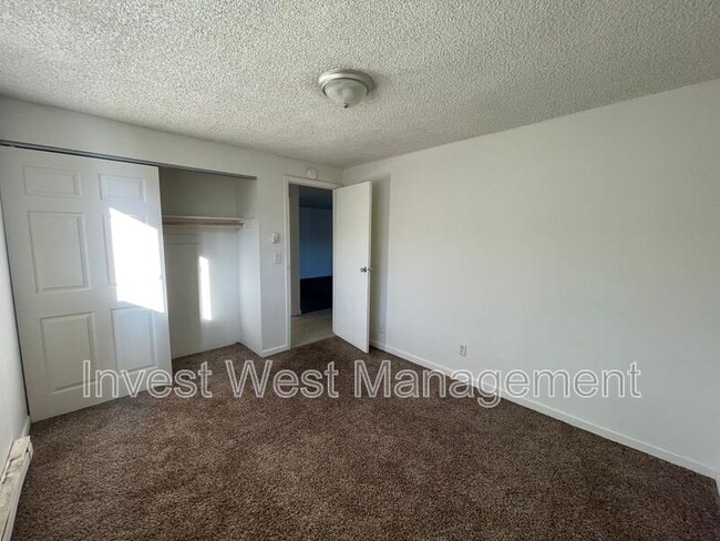 Building Photo - 944-933 33rd Ave