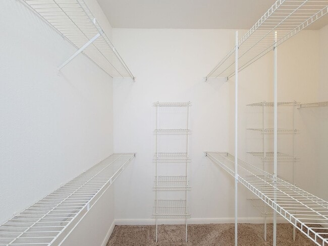 Building Photo - Beautifully Updated 2-Bedroom, 1-Bath Condo!