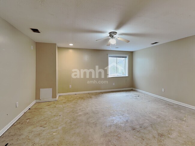 Building Photo - 1484 Persimmon Cir