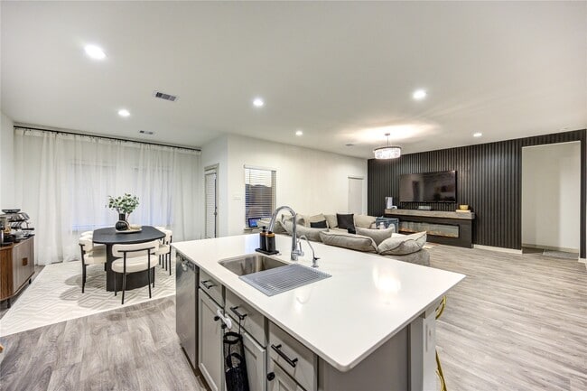 Building Photo - 6846 Dell Vista Drive