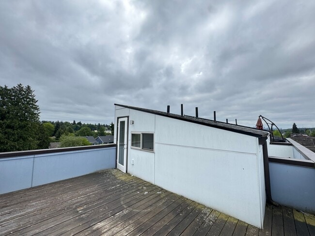 Building Photo - Modern 2018 Townhome with Rooftop Deck Nea...