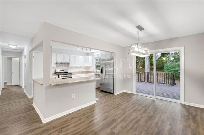 Building Photo - 2966 Fern Valley Dr SW