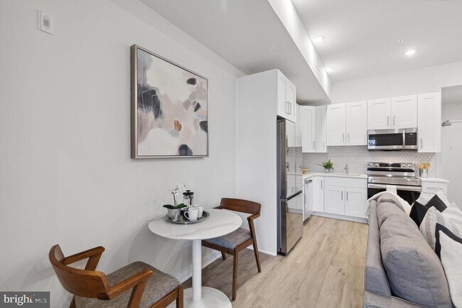 Primary Photo - 1330 S Patton St