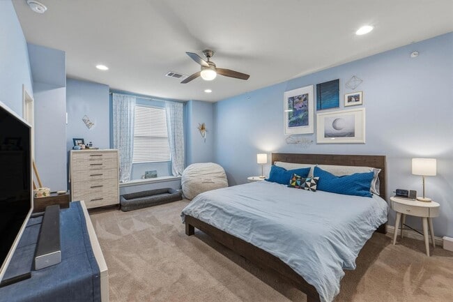 Building Photo - 6814 E Riverside Dr