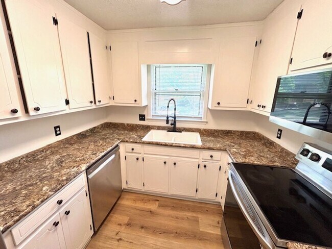 Building Photo - 4425 Bonnell Dr NW