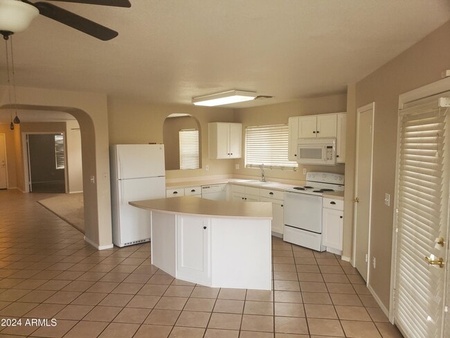 Building Photo - 10518 W Foothill Dr