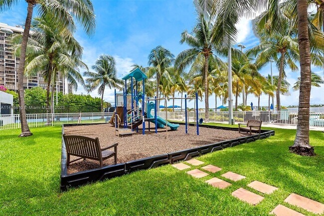 Building Photo - 2101 Brickell Ave